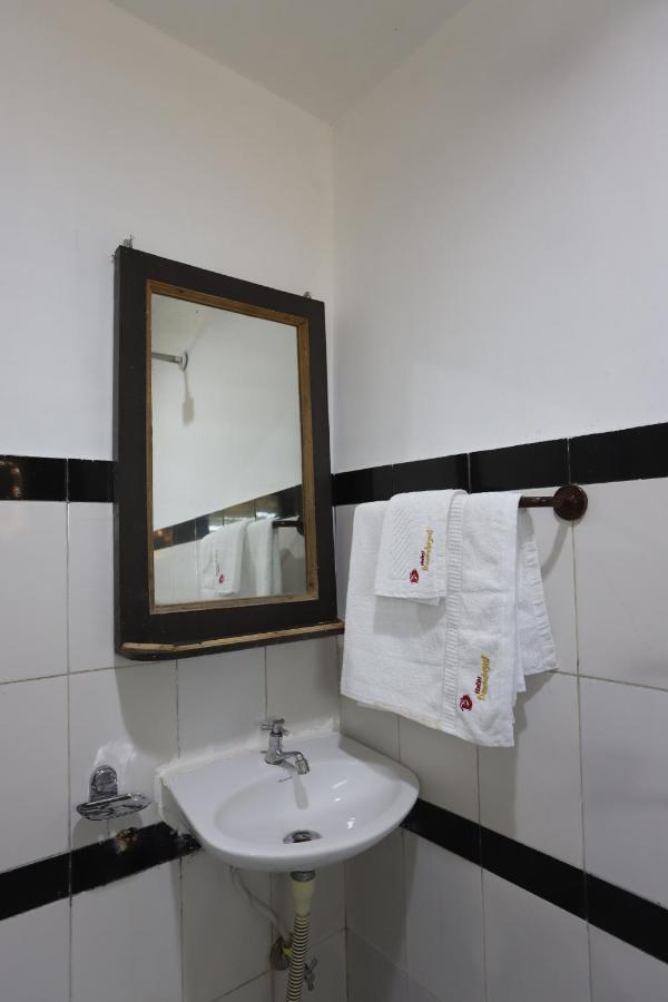 Hotel Deendayal Korba Bagian luar foto