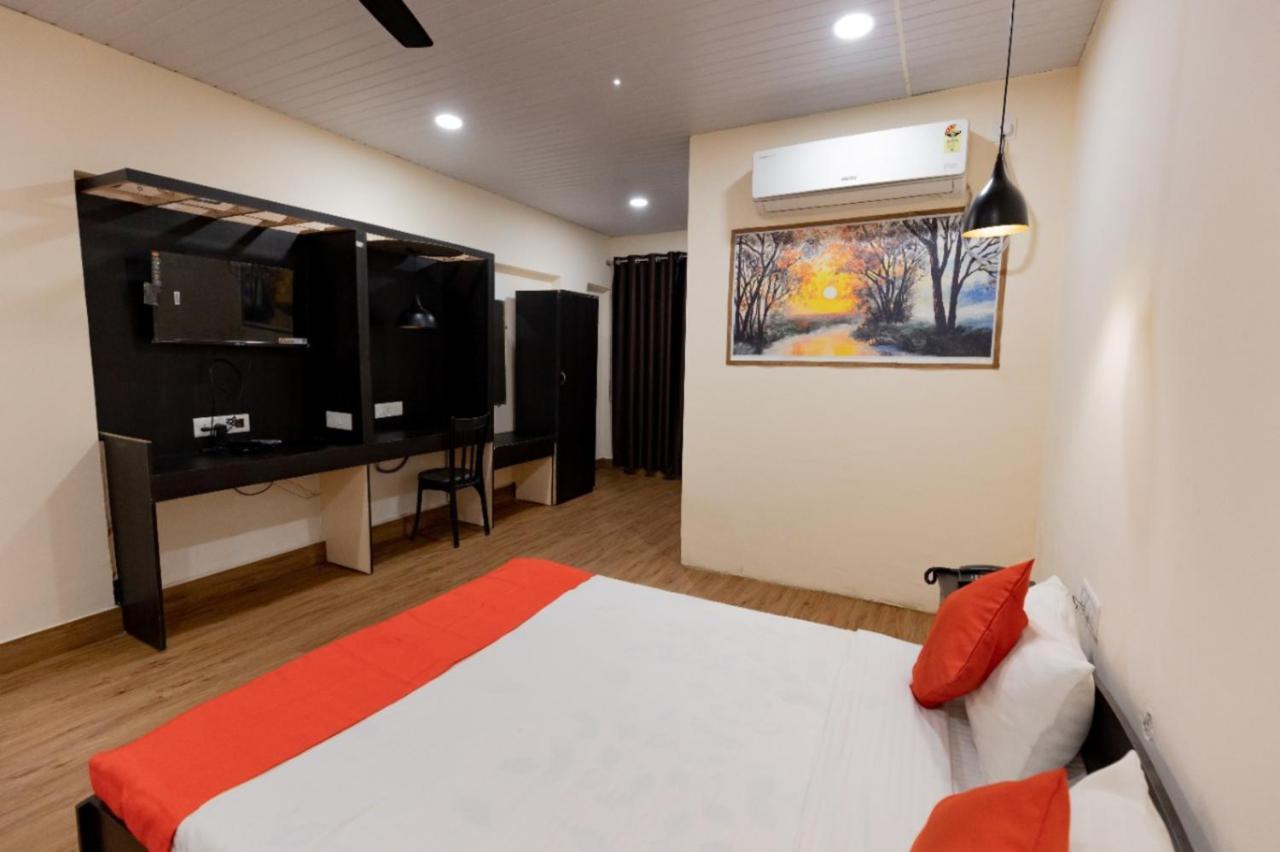 Hotel Deendayal Korba Bagian luar foto